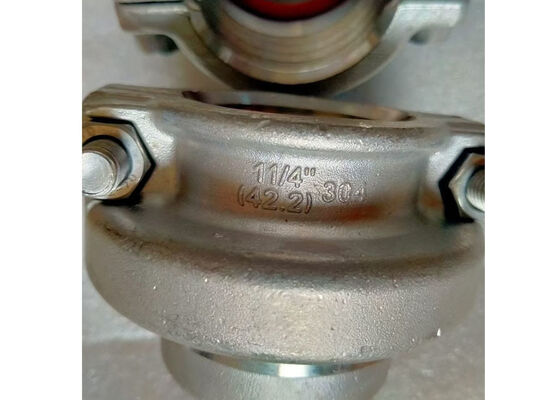 Nắp đầu ống nhựa bền với vòng đệm silicon được nhúng trong vòng kim loại để bịt kín và bảo vệ đầu ống hiệu quả