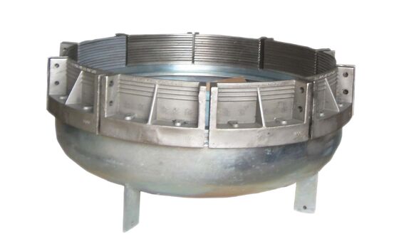 Nắp đầu ống nhựa nhẹ có đầu bịt kín hình trống và bề mặt tiếp xúc có răng cưa để tăng cường lực kẹp